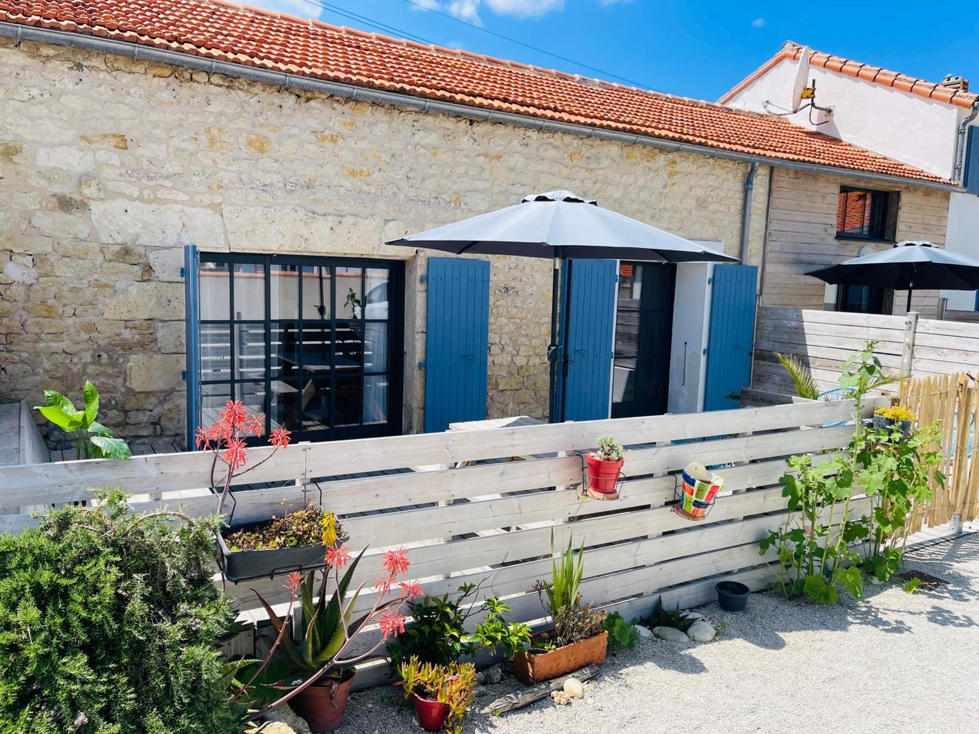 Clos Des Aigrettes -6 Gites De Charme Et Confort A 30M Du Port De La Cotiniere Exterior photo